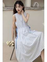 专柜女装衣依阿玛施2024夏季女法式气质甜美风无袖蓝白条纹连衣裙