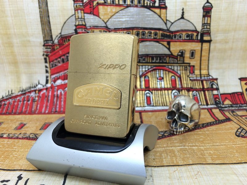 原装正版 1989年纪念底全新纯铜拉丝骆驼杯拉力赛贴章打火机ZIPPO