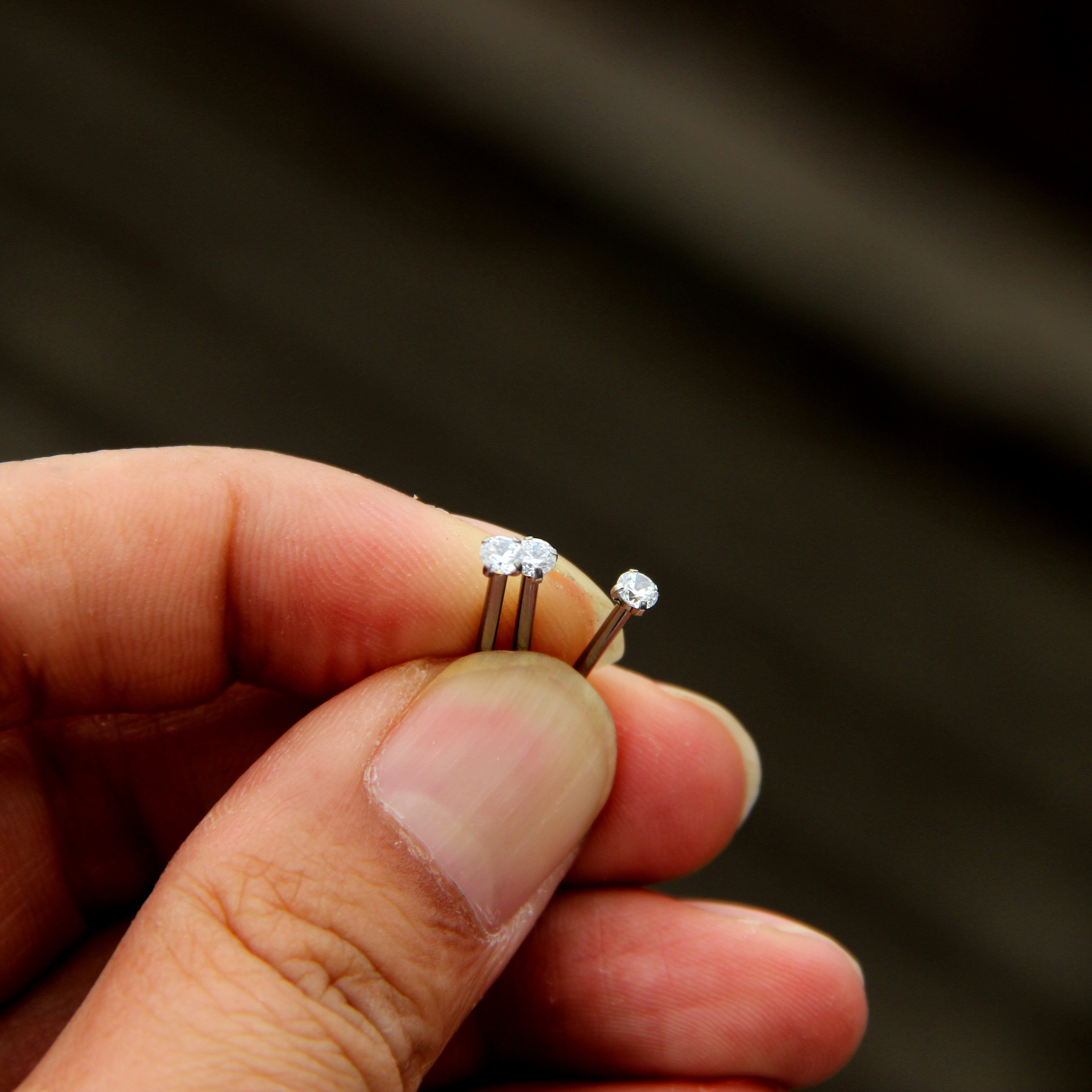 新款防过敏医用钢钛钢平底廉价钉脸部穿刺唇钉穿刺饰品酒窝钉