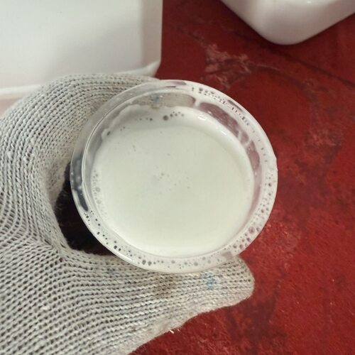 蜡液脱模剂皮革光亮剂水性石蜡乳液纺织造纸木材防粘乳液皮革蜡