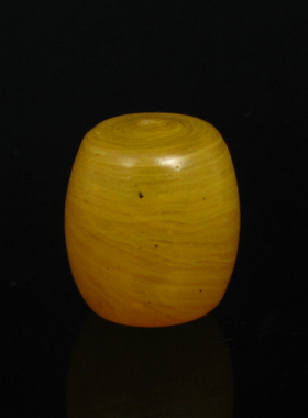 温润老鸡油黄琉璃桶珠17X15MM_御0071