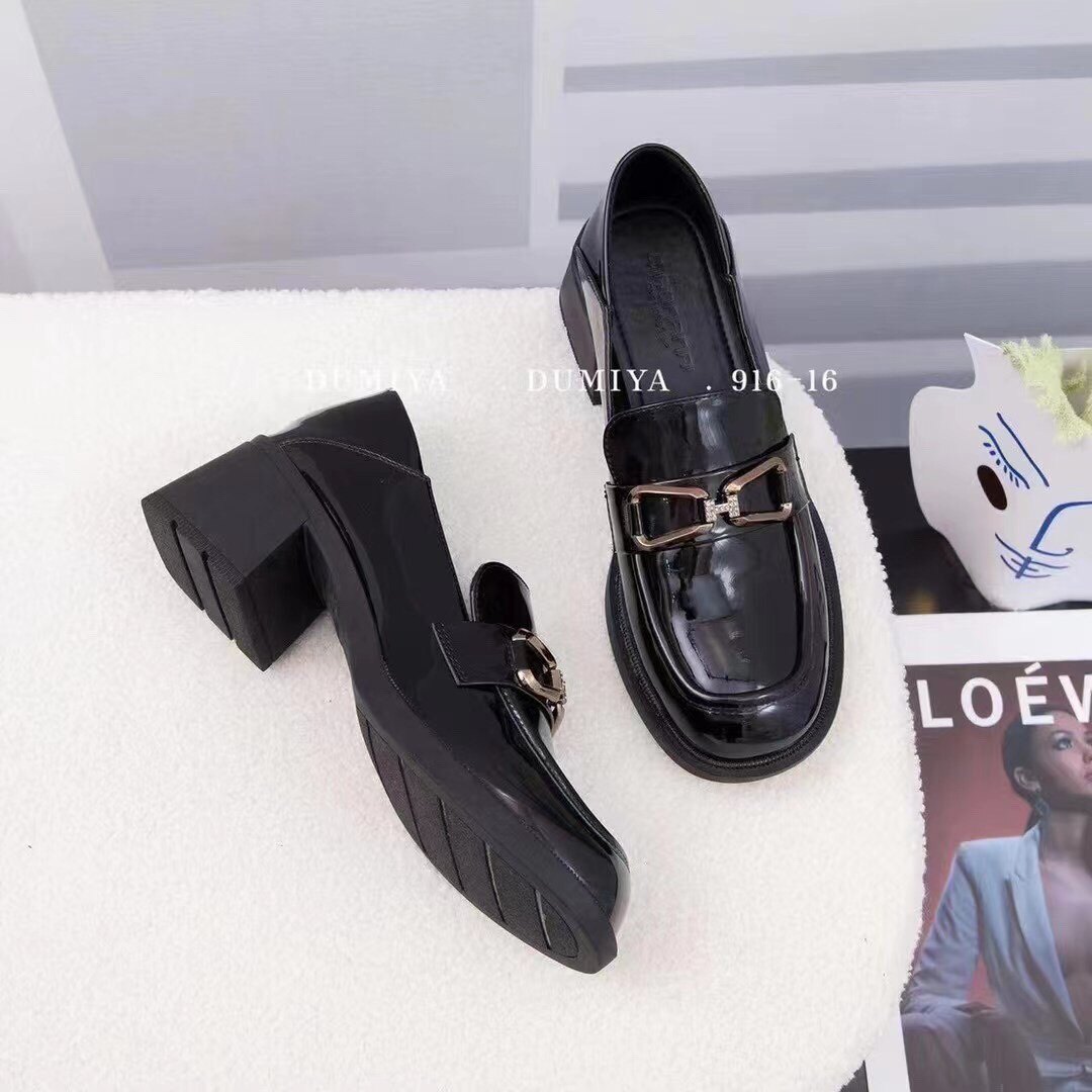 16粗跟漆皮乐福鞋英伦风方跟方头一脚蹬懒人靴女