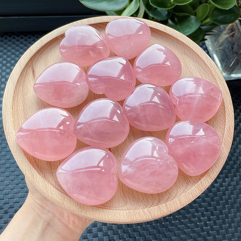 天然粉晶爱心粉晶原石打磨爱心形摆件把玩件颜色粉润水晶饰品摆件