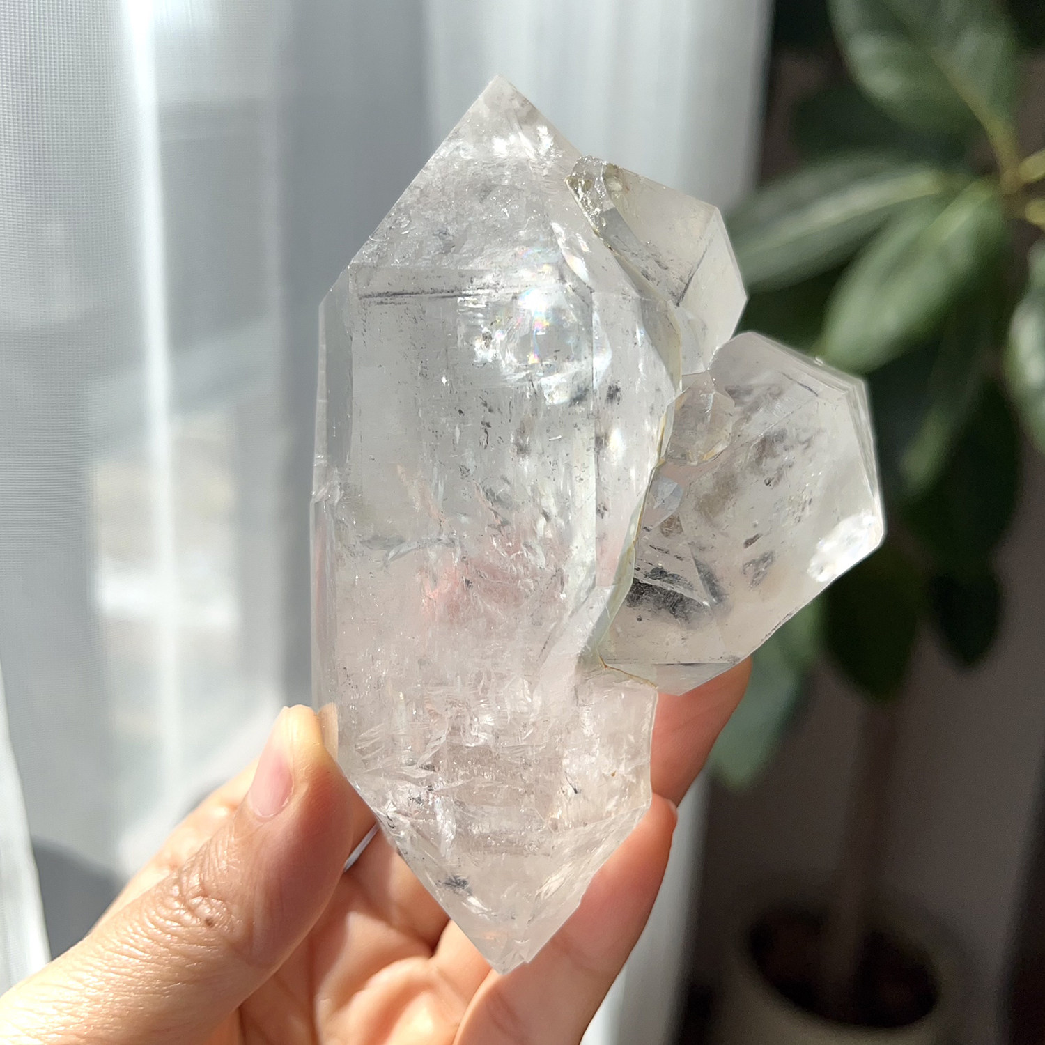 天然云贵闪灵水晶摆件