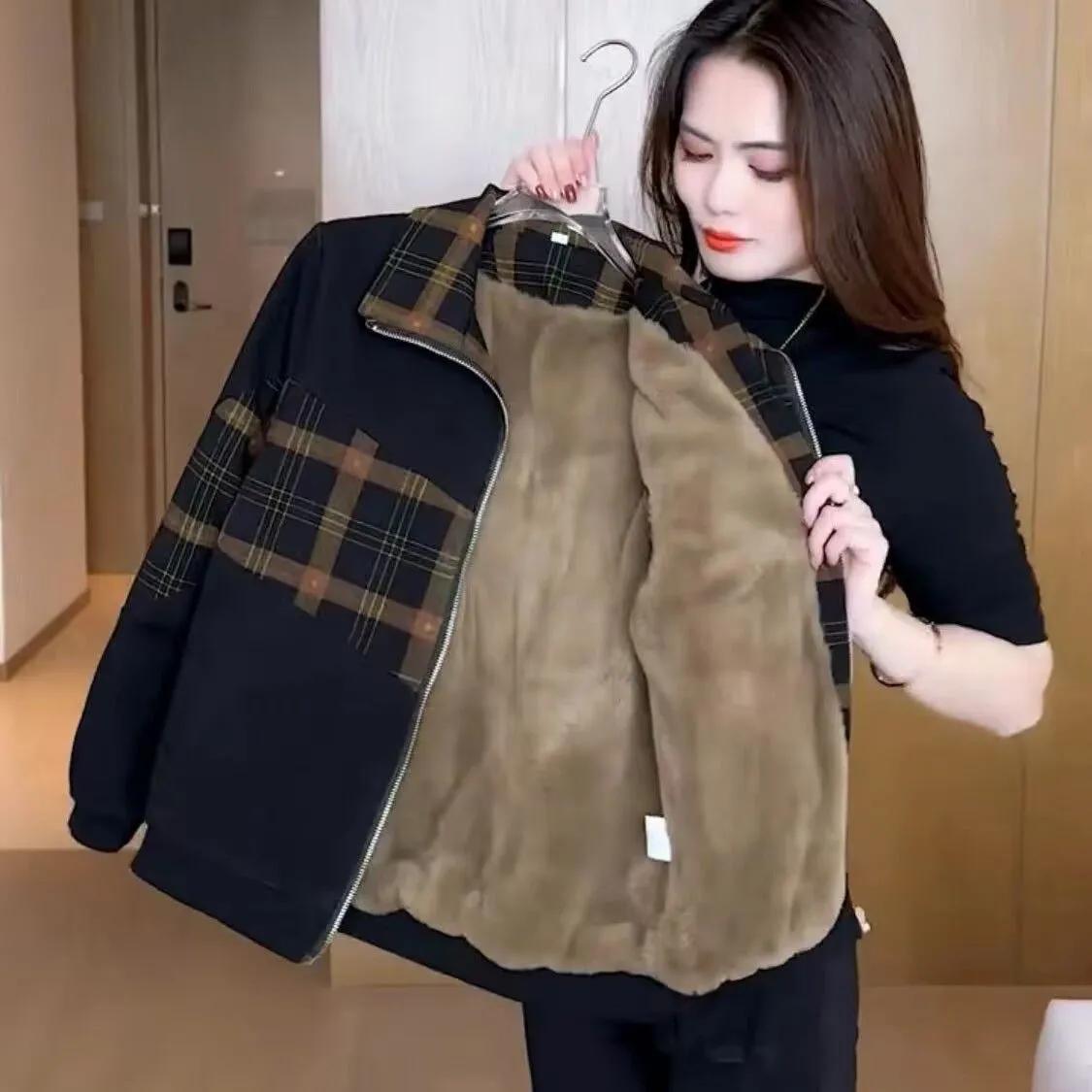 冬季新款时尚格子加绒加厚保暖洋气中老年妈妈宽松保暖棉衣外套