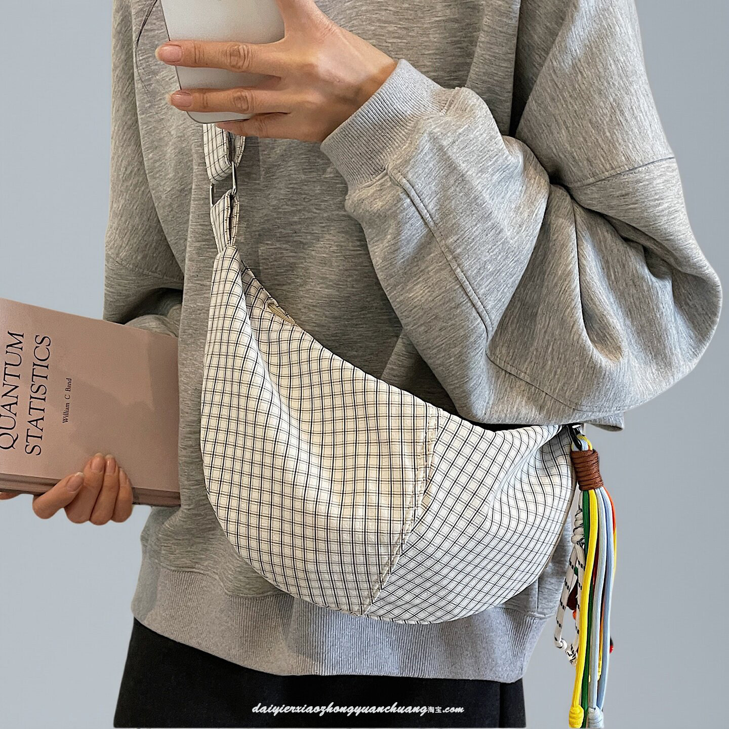 日系原创帆布格子饺子包女2026新款斜挎包百搭轻便通勤单肩小包包
