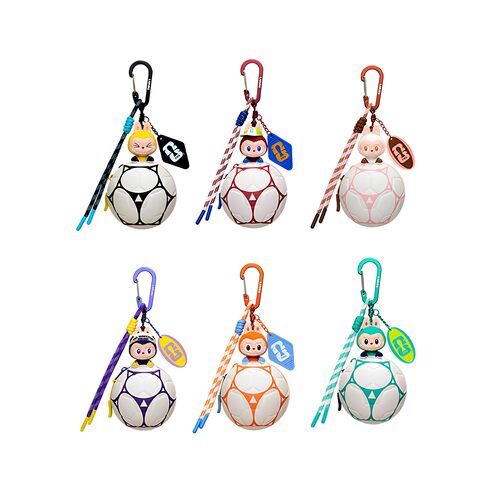 泡泡玛特拉布布THE MONSTERS × FIFA系列足球迷你包盲盒周边