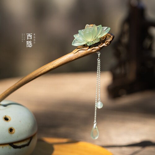 天然冰种岫玉荷花绿檀木发簪
