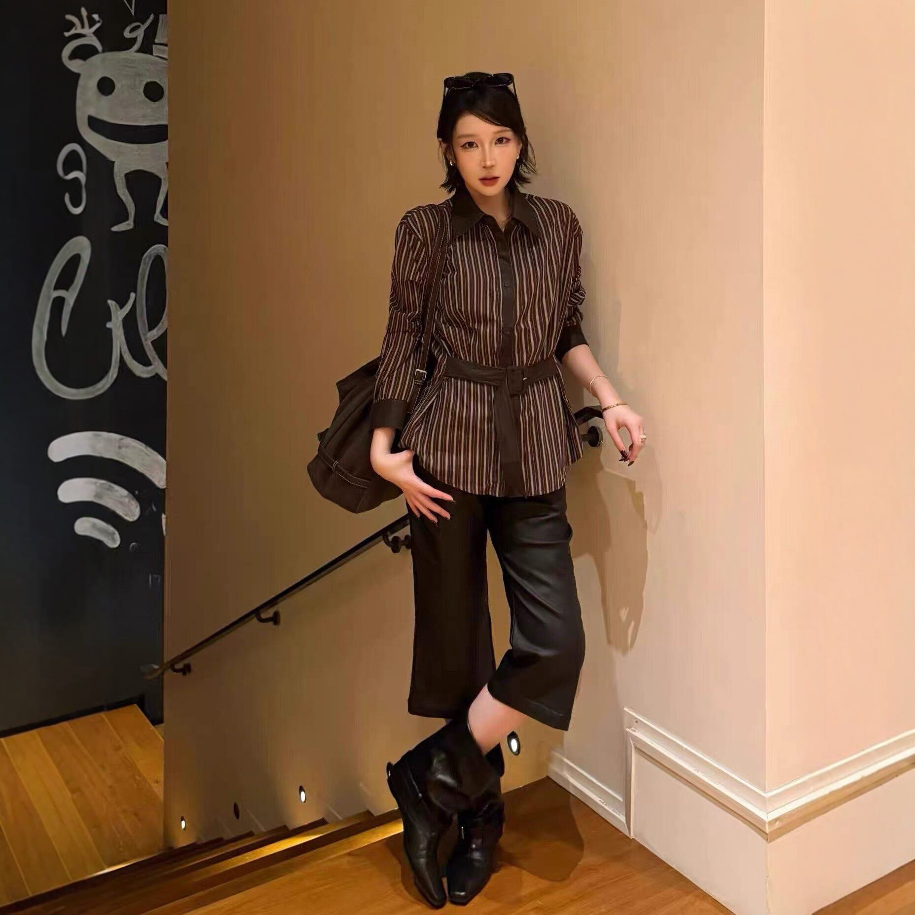 拼PU皮腰带翻领长袖衬衫女2026秋