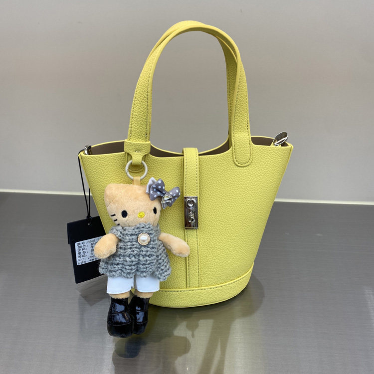 新款时尚锁扣休闲软皮水桶包荔枝纹手提菜篮子包斜挎百搭女包子母,箱包皮具/热销女包/男包,水桶包,淘宝优惠券,粉丝福利购,淘宝优惠卷