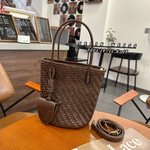 SELIN WEISS包包女新款时尚百搭手工编织女包小众手提斜挎水桶包 - 封面