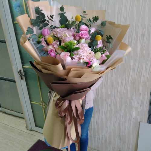 青岛鲜花速递巨型超大熊抱花束