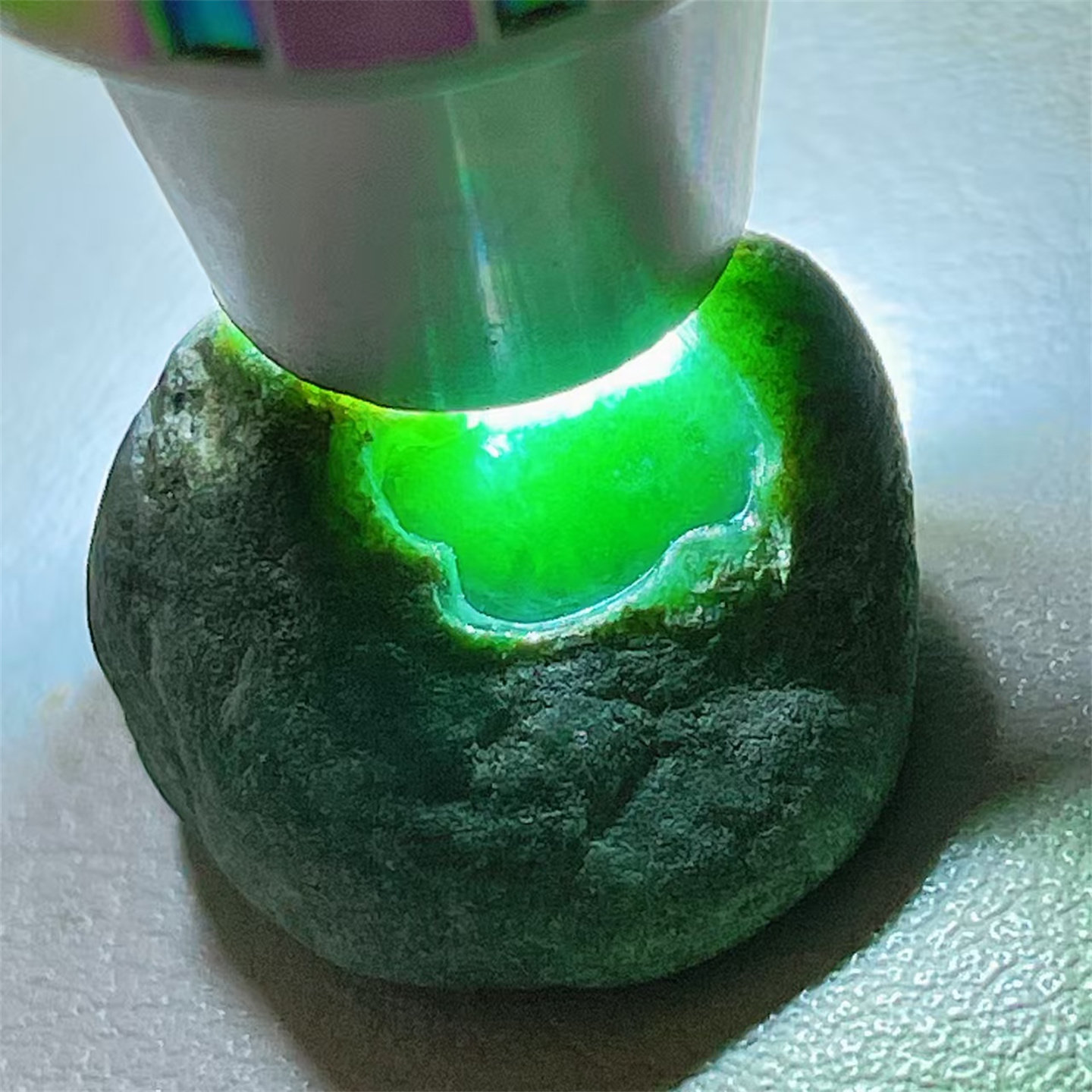 T88078精品缅甸天然翡翠原石老坑后江场口色料戒面料  重8克