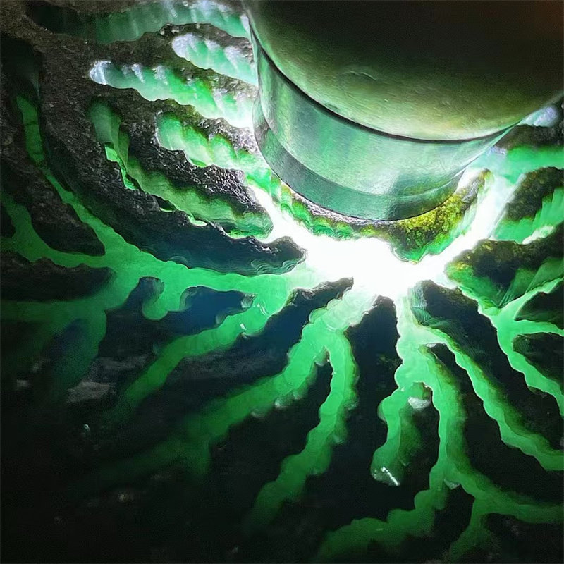 M11256缅甸天然翡翠原石老坑莫西沙场口开窗手镯料 重1.1公斤