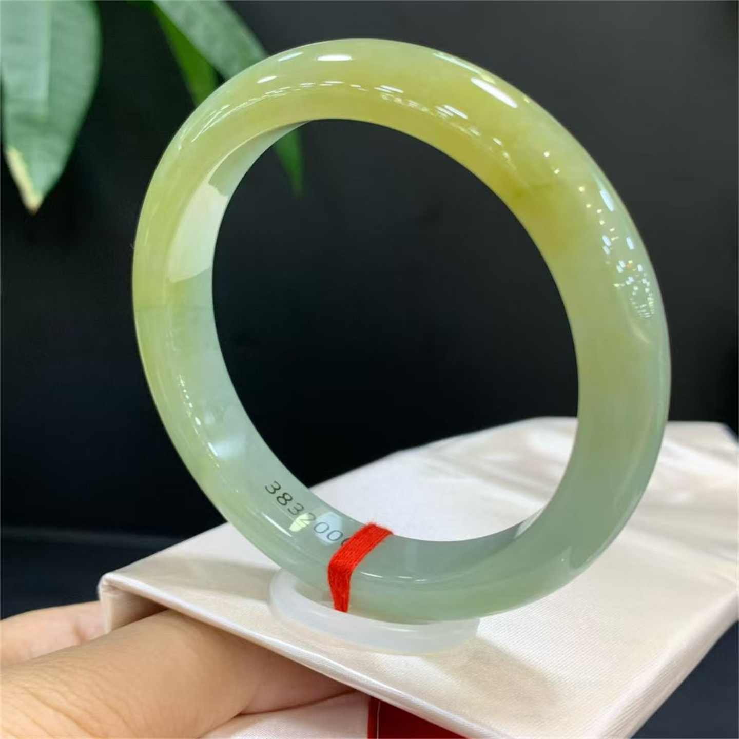 60.1圈口天然翡翠A货黄翡手镯 有证书 实物拍照