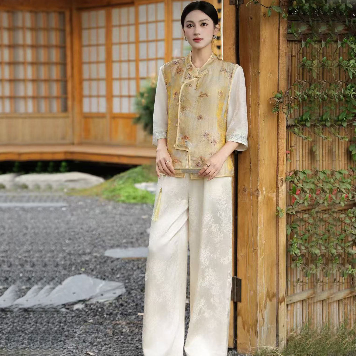 新中式妈妈春夏装套装中青年女装洋气国风马甲长袖衫阔腿裤三件套