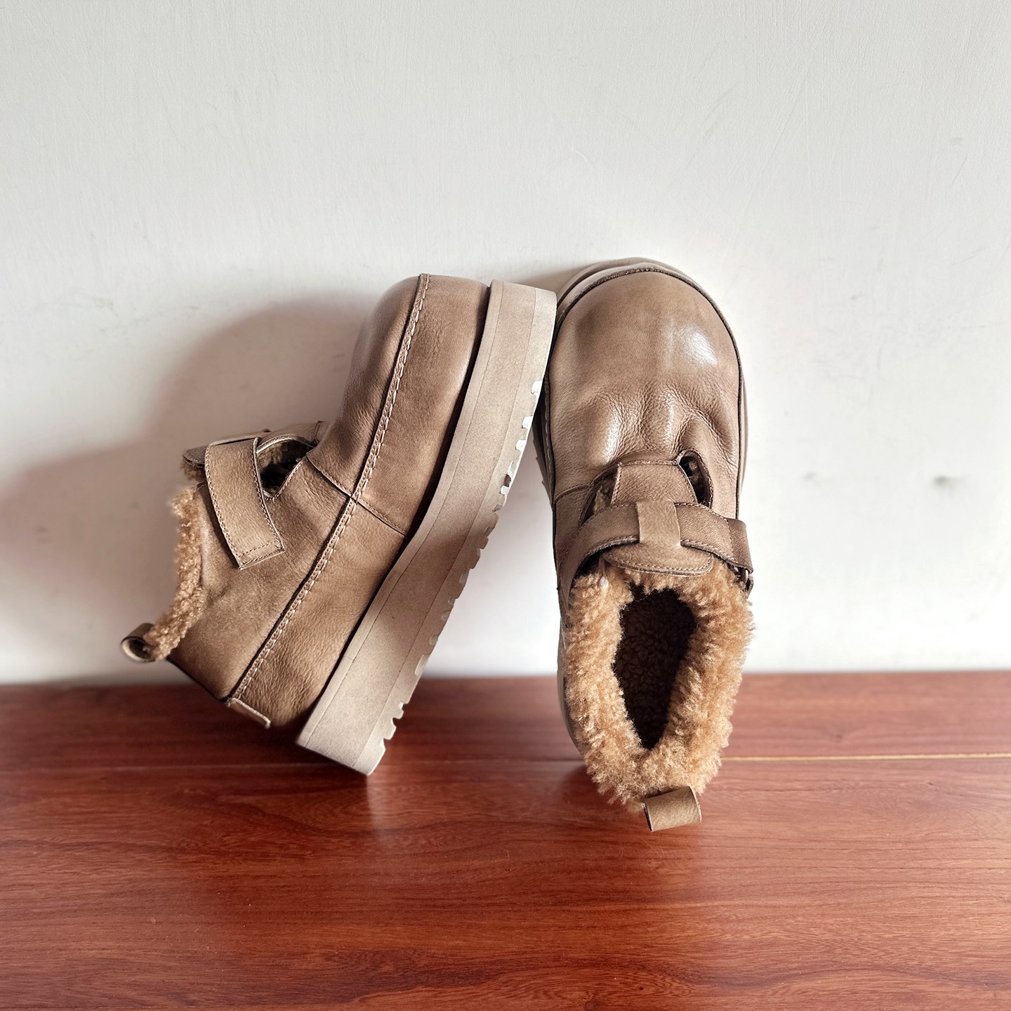 高端轻奢头层牛皮厚底雪地鞋