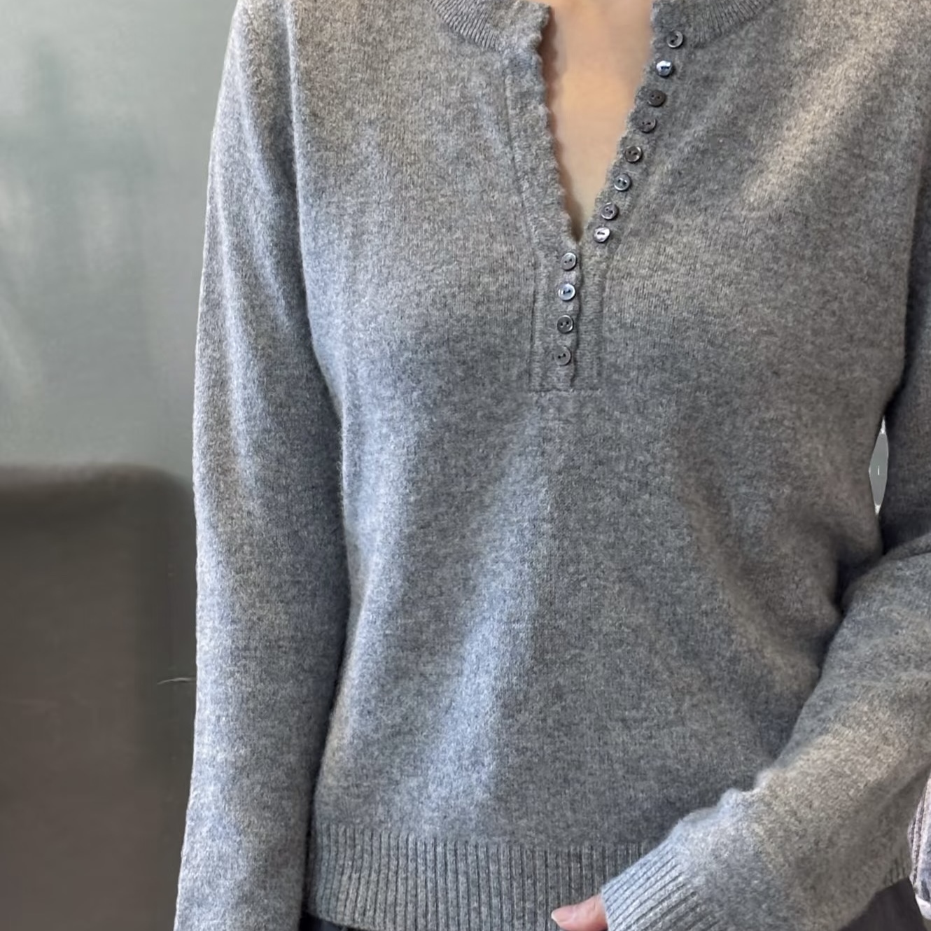 半开领纯羊毛V领打底毛衣女