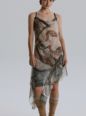 NEANT女神壁画印花不规则斜切下摆雪纺吊带连衣裙