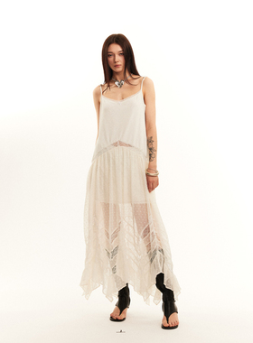 NEANT白色针织吊带蕾丝拼接下摆连衣裙（赠衬裙）