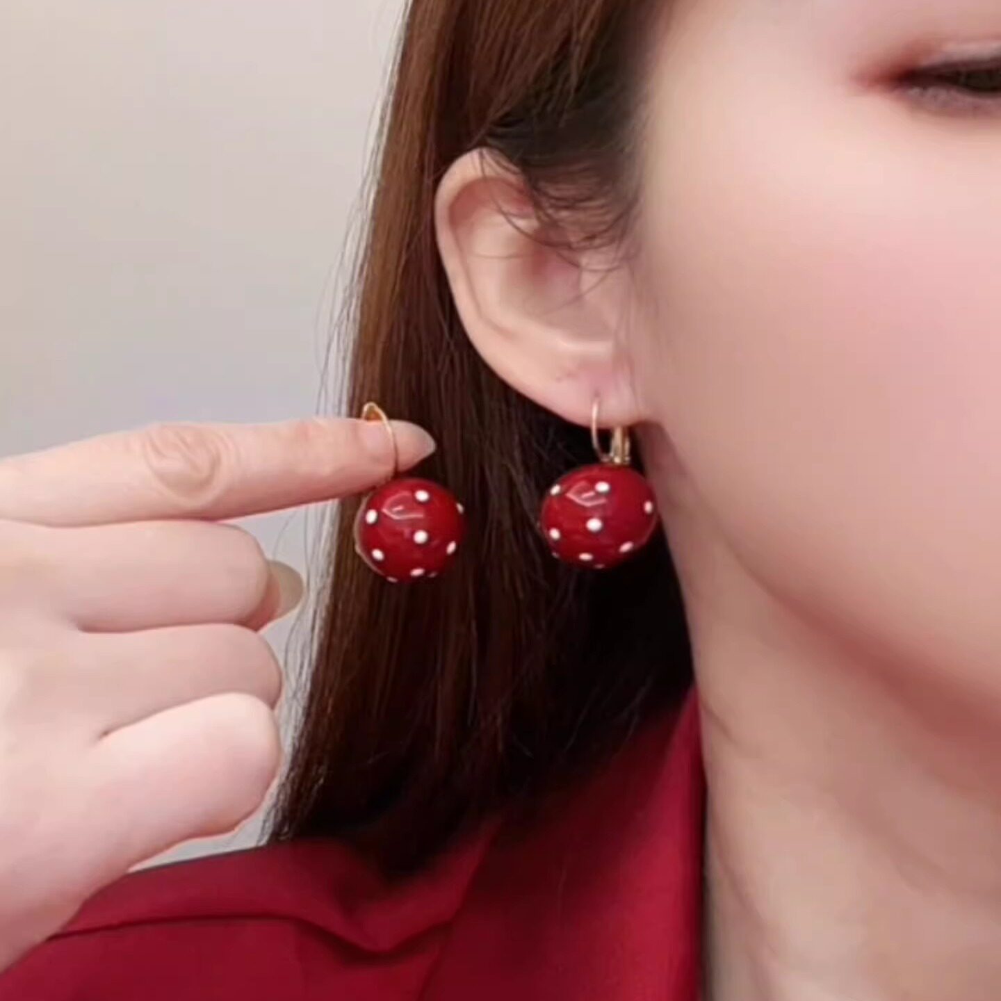 安可拉红色波点球球耳环女轻奢高级感气质大气耳钉2025新款耳饰品