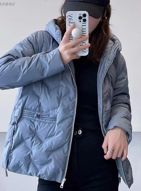 欧路艾米Y88315冬女90羽绒服厚红婚礼盘扣O型压花短小个宽松连帽