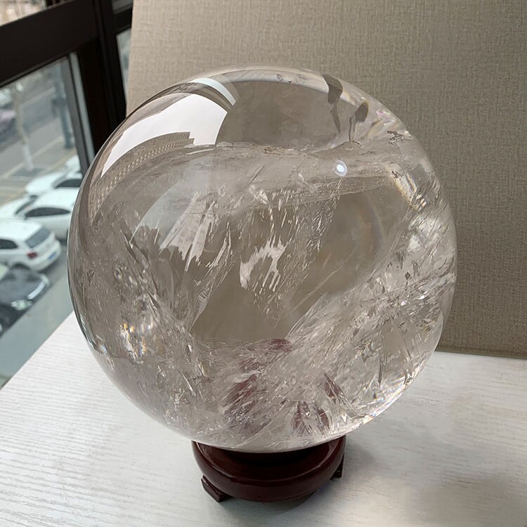 天然白水晶球原石打磨摆件