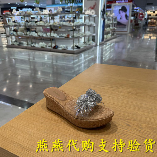 专柜正品思加图2026夏款女休闲厚底增高坡跟凉拖鞋一字拖EYB96BT6