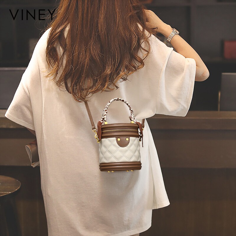 Viney包包女2026新款女包斜挎水桶包秋冬真皮2024高级感圆筒小包