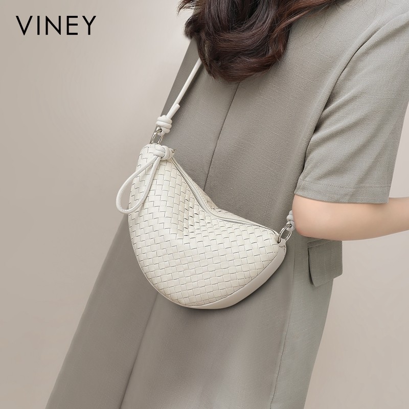 Viney编织包包2026新款女包夏天真皮单肩斜挎包饺子包通勤牛角包