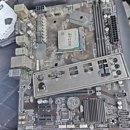 可维修技嘉A320M-D2P，功能正常两张。议价