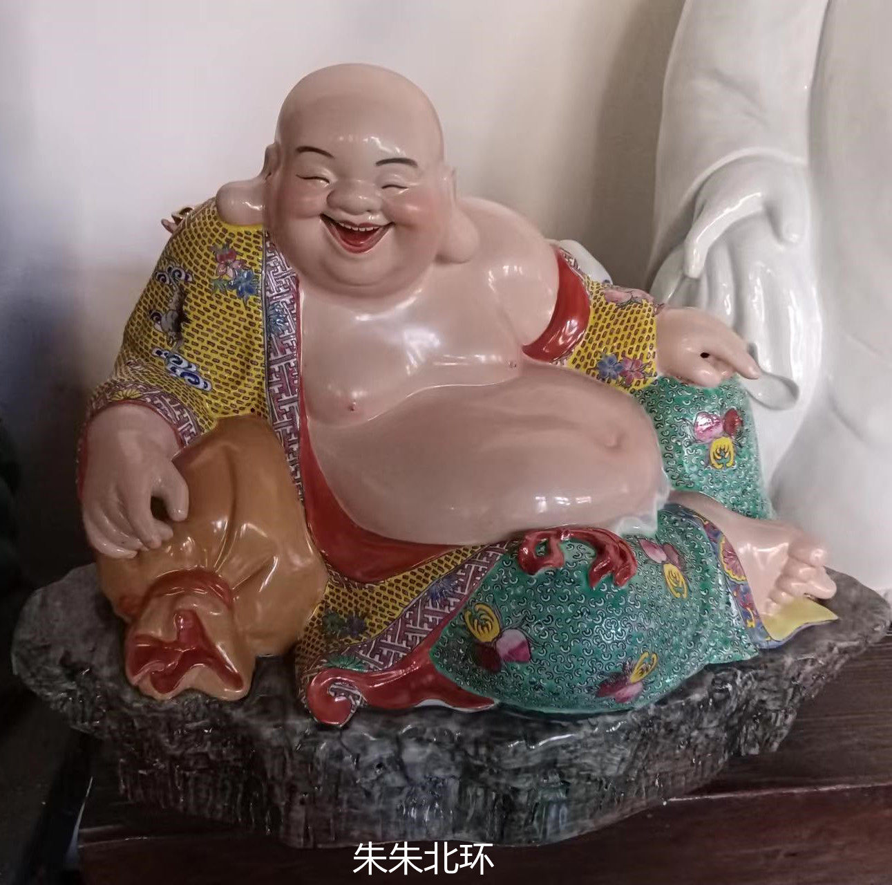 粉彩大肚弥勒佛像摆件陶瓷大号笑佛招财供奉瓷器礼品家居客厅摆设