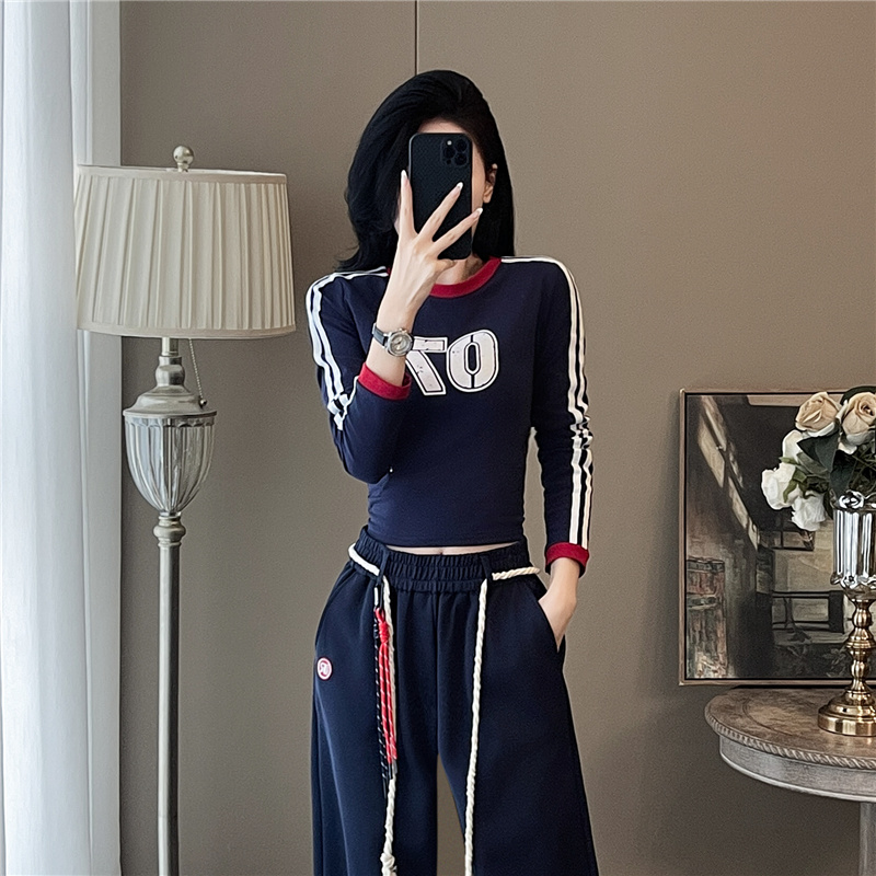 拼色露脐紧身短款长袖t恤女秋季设计感高腰修身显瘦打底衫上衣潮