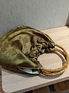 F.Green浮绿原创秋新品新中式茶绿色仿绸缎光泽感素色提花竹节包