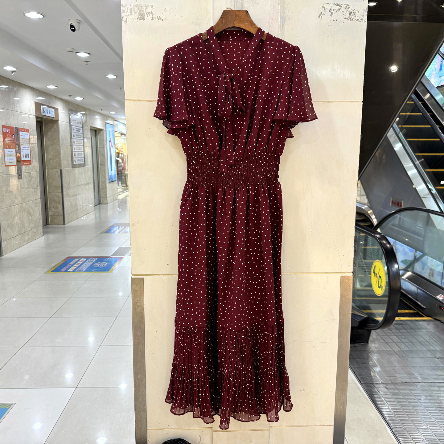 D6118 飘带V领荷叶边袖松紧腰小圆点真丝中长鱼尾连衣裙欧货夏装