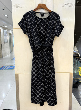 87612 交叉系带收腰后镂空蕾丝拼接落肩袖圈圈花缎面中长连衣裙夏