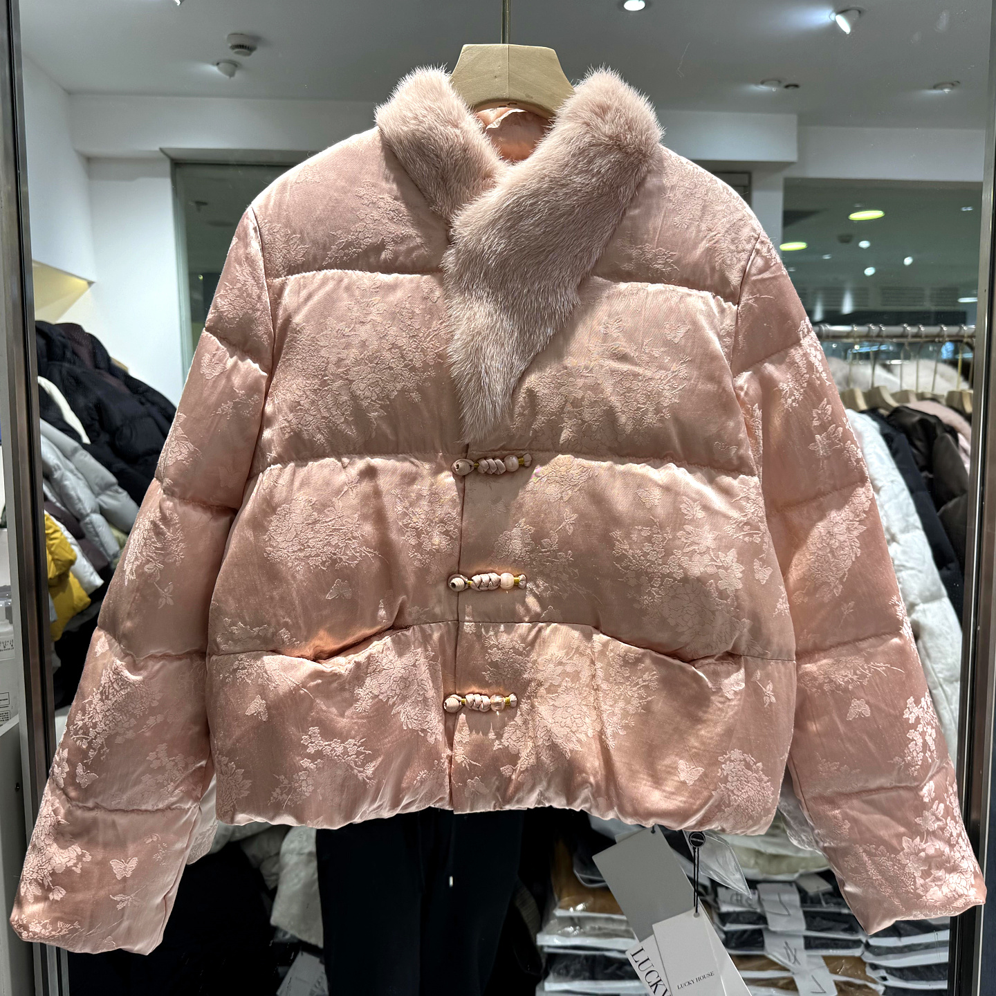 08227水貂毛交叉立领短羽绒服