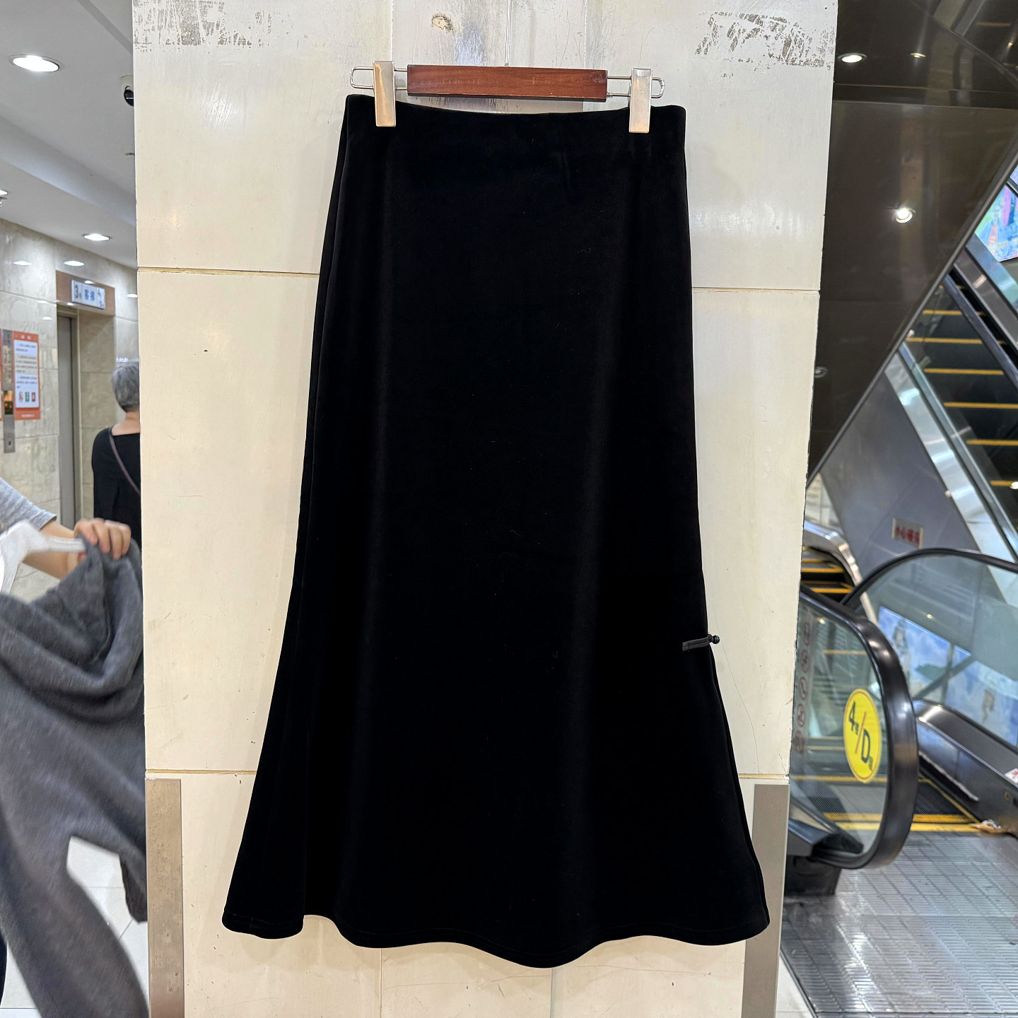 艾妮莉835090-1加绒鱼尾半身裙