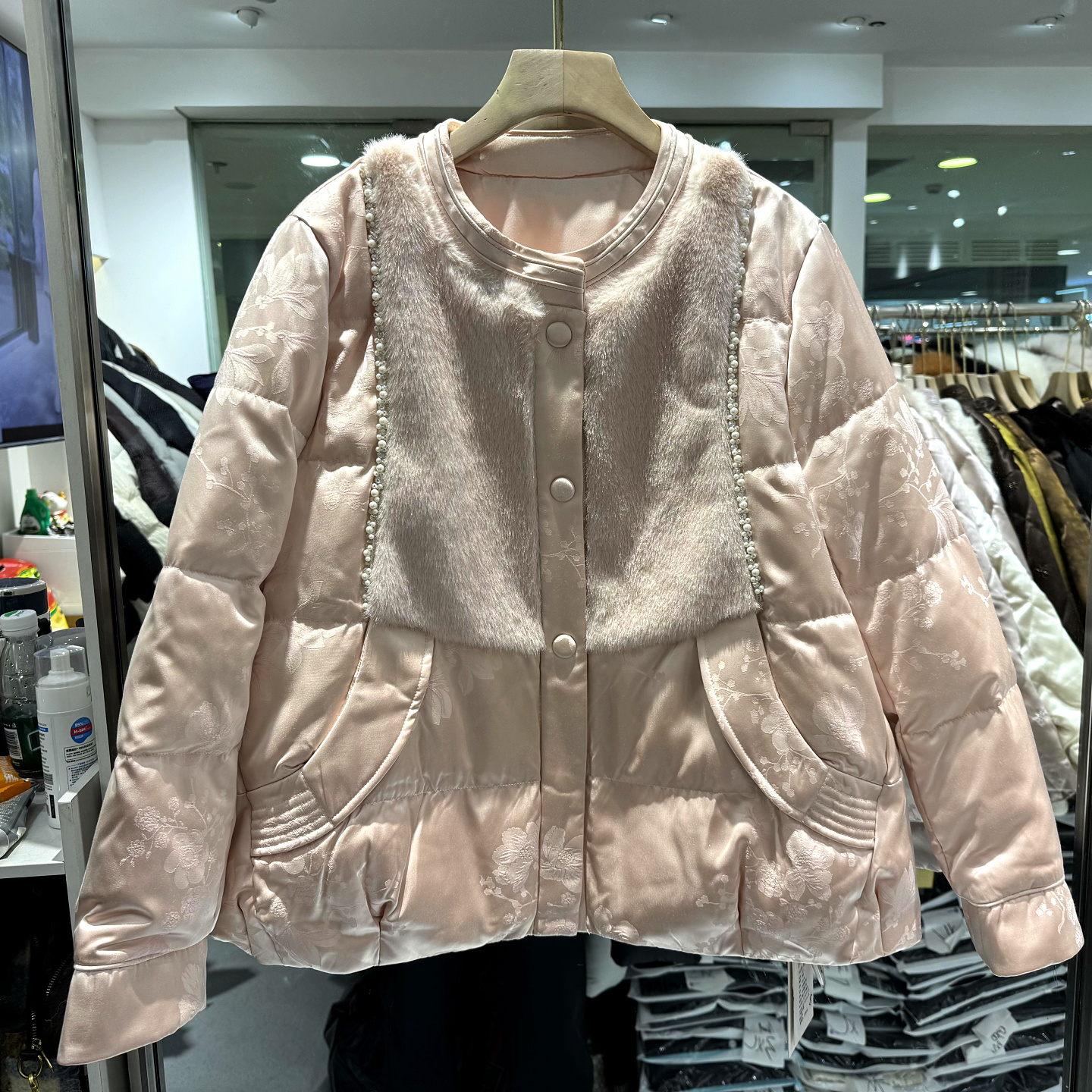 凡爱8661皮草拼接短羽绒服