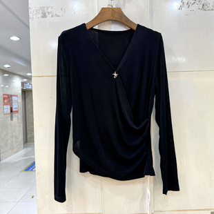 赫琳娜1255 时尚交叉V领侧皱褶设计感不规则弹力醋酸T恤小衫春装