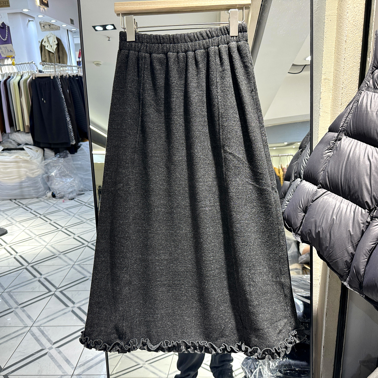 22558舒适保暖加绒呢料半身裙