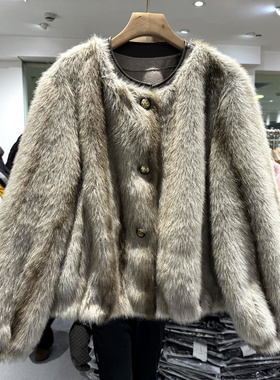 L950 欧洲站冬装2025新款时尚圆领单排扣短装皮毛一体皮草外套女