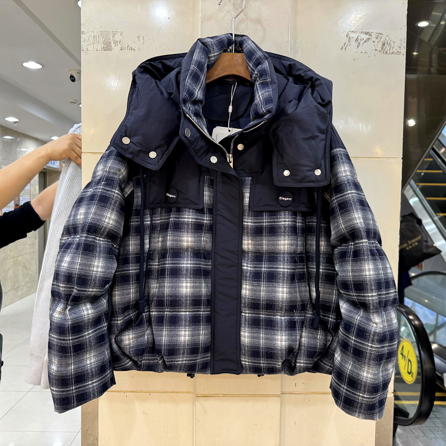 拉265075减龄连帽格子羽绒服