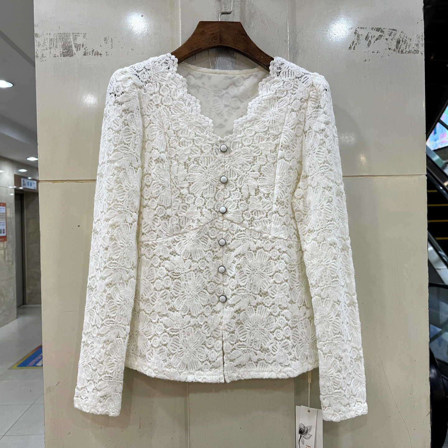 赫琳娜1362 时尚门禁单排扣V领植绒蕾丝小衫打底衫上衣秋冬正品