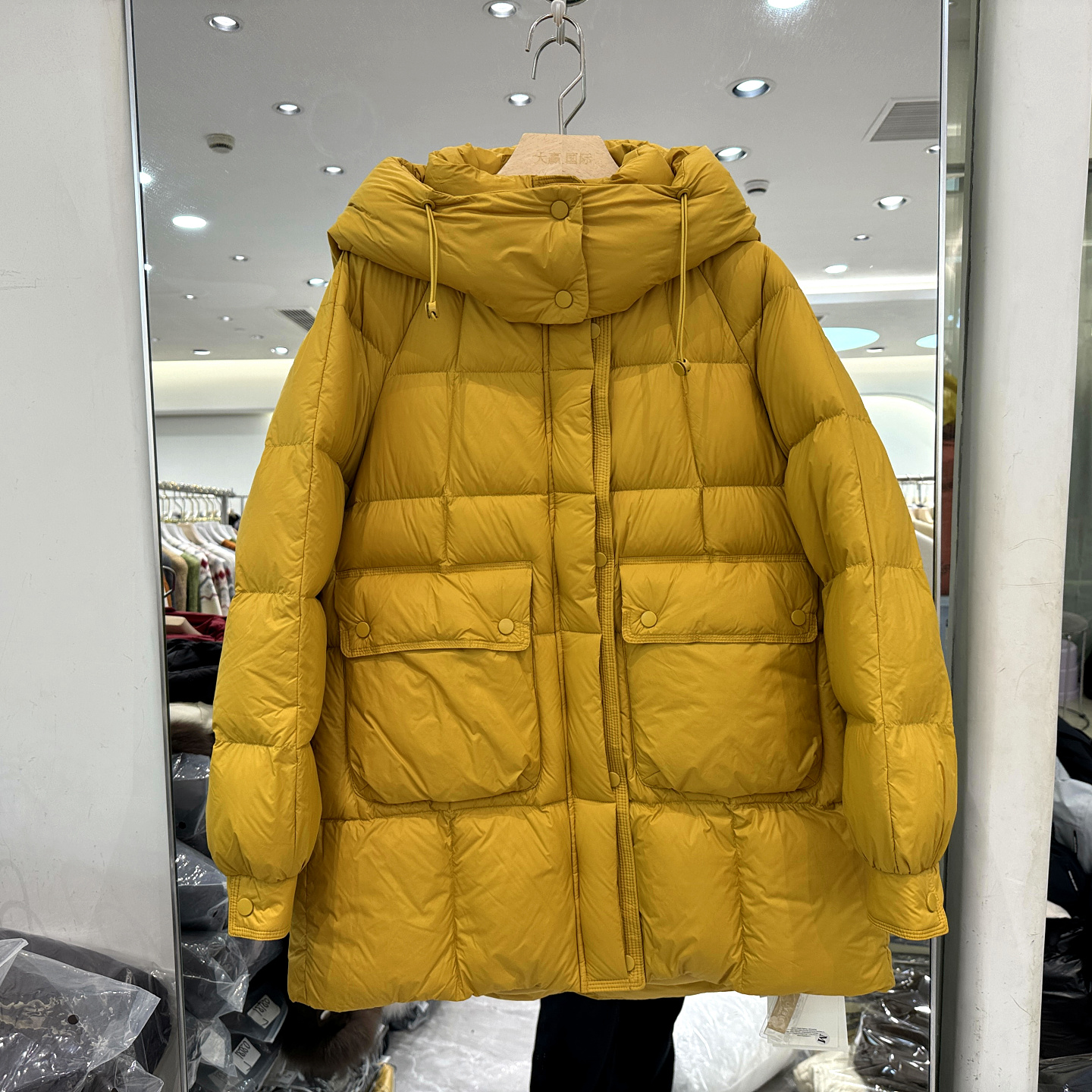 蝶语2589106 欧货冬装2025新款大口袋休闲连帽小个中长羽绒服正品