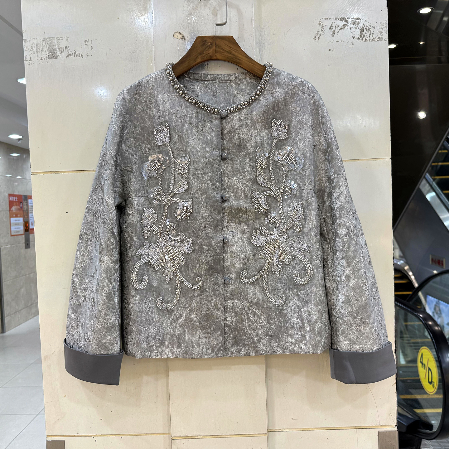 林依橱LYC25B011刺绣花国风外套