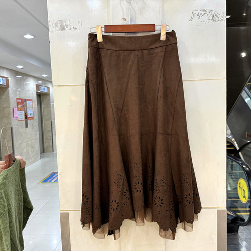 M3250镂空烧花麂皮绒半身裙