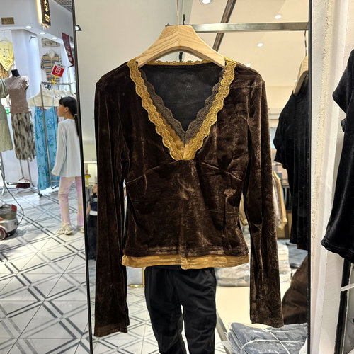 88101蕾丝花边V领丝绒小衫