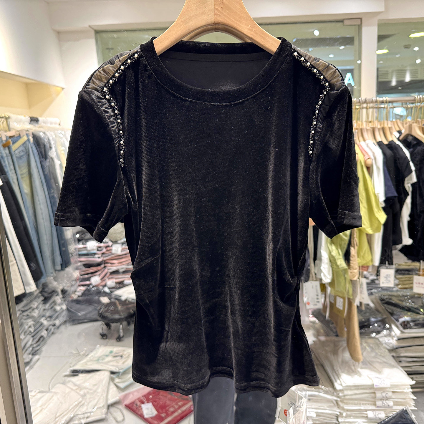 嘉福利市265672 欧洲站夏季新款2026修身显瘦钉珠露肩丝绒T恤小衫