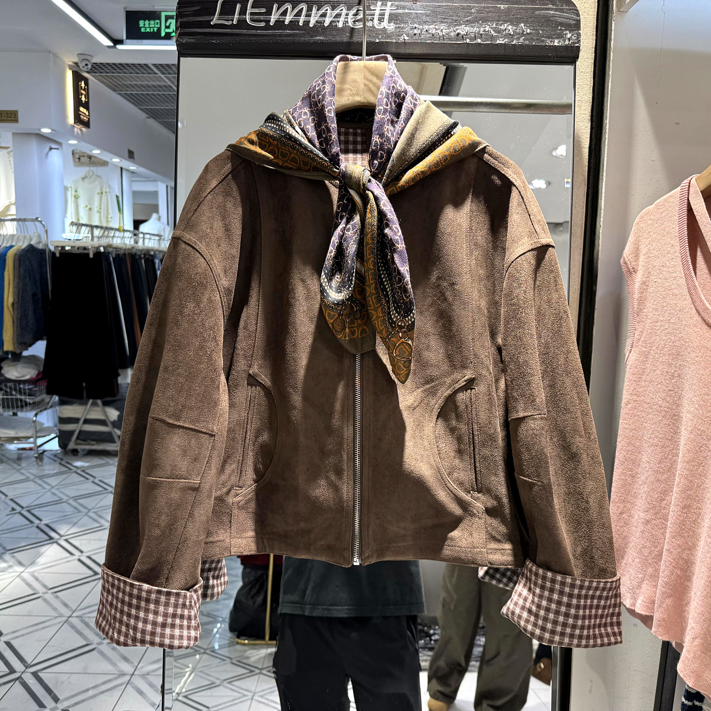 9953丝巾领麂皮绒短外套